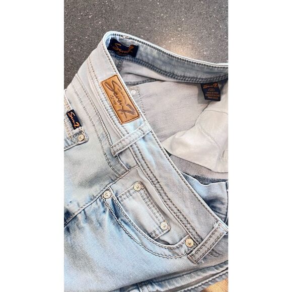 Seven7 Denim Mid Rise Light Wash shorts size 12 - Picture 7 of 8